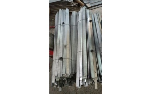 सिल्वर स्टेनलेस स्टील फ्लैट बार, ग्रेड Ss202 लंबाई 6 फुट निर्माण और ग्रिल में प्रयुक्त