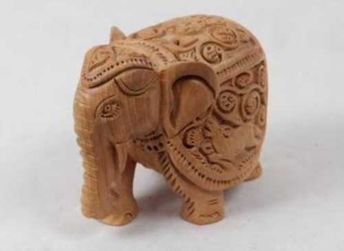 Polished Natural Wooden Elephant Handicrafts In Natural Color With Sanding Surface