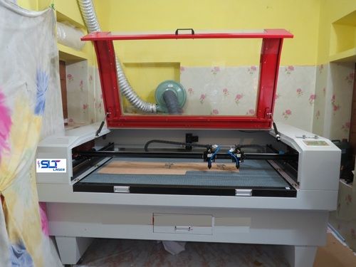 Automatic Water Cooled 100 Watt Electric Garment Co2 Laser Cutting Machine