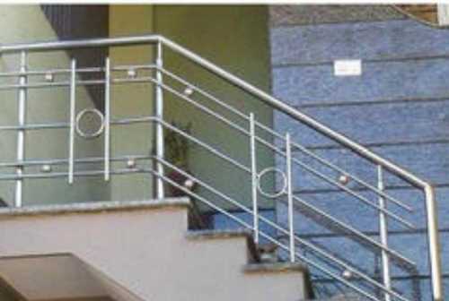 जंग प्रतिरोध और संक्षारण प्रतिरोधी के साथ सीढ़ियों के लिए स्टेनलेस स्टील रेलिंग आकार: ग्राहक की आवश्यकता के अनुसार