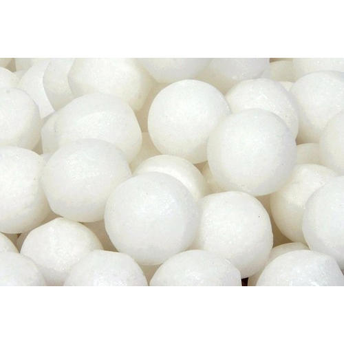 Fresh Round White Naphthalene Balls Used In The Manufacturing Of Plastics And Rubber