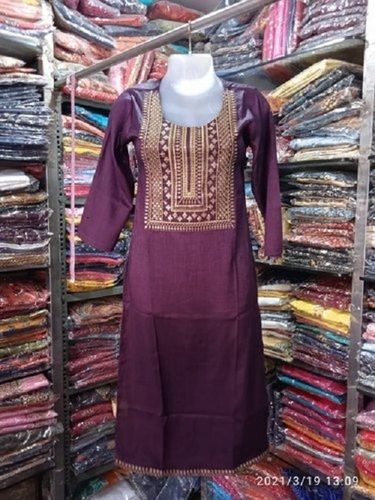 Ladies Suits And Kurtis at best price in Kolkata by Biswanath Cloth Stores