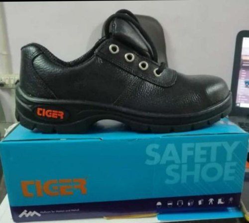 Black Safety Shoes With Round Shape Toe And Low Heel For Industrial And Construction