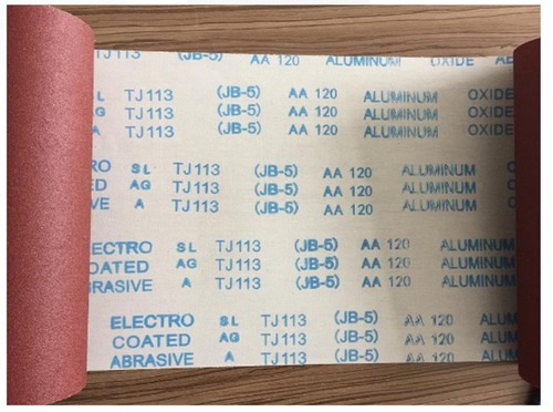 एल्युमिनियम ऑक्साइड फ्लेक्सिबल एब्रेसिव रोल मैरून कलर स्ट्रांग एंड हाई स्ट्रेंथ रोल्स साइज: 54 इंच