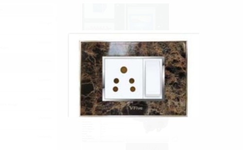 आयताकार आकार और पॉलीकार्बोनेट बॉडी व्हाइट इलेक्ट्रिकल स्विच 6 एएम करंट मैक्स के साथ। वोल्टेज: 120 वोल्ट (V)