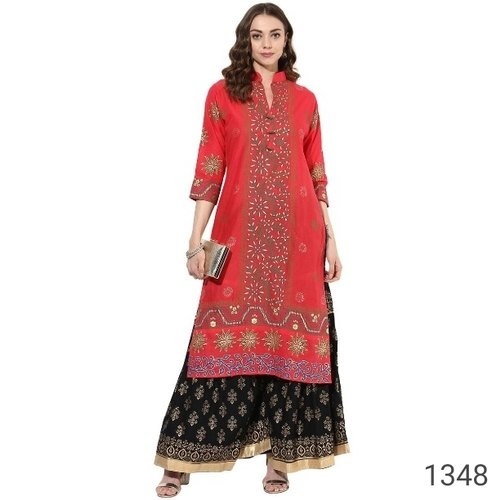 हल्के वज़न के फ़ैब्रिक से बना कैज़ुअल वियर के लिए इंडियन पिंक (गुलाबी) रंग का कढ़ाई वाला पलाज़ो सूट