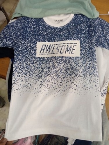 शॉर्ट स्लीव्स आरामदायक और सांस लेने योग्य कैज़ुअल वियर प्रिंटेड ब्लू एंड व्हाइट पुरुषों की टी शर्ट आयु समूह: सभी आयु