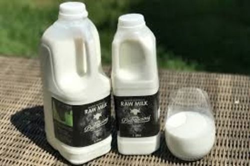 100% Pure And Fresh White Raw Milk For Drinking, 8 Gram Fat, 1 Liter 