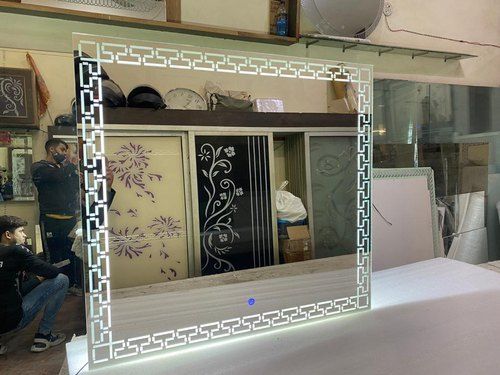 Good Glass Quality And Interactive Led Smart Mirror 