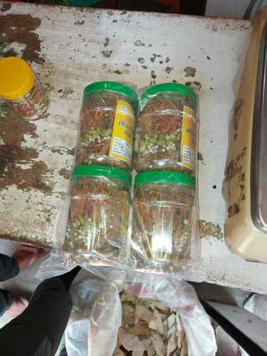 स्वच्छता से पैक किया गया, प्राकृतिक सामग्री और मजबूत स्वाद गरम मसाला के साथ बनाया गया