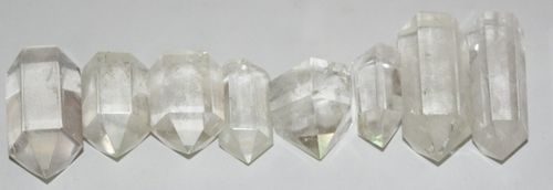 White 20-30 Mm Crystal Stone Used In Jewelry With Shiny Looks