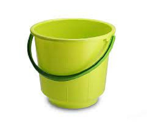 घर और बगीचे के लिए पीवीसी पोर्टेबल टिकाऊ और हल्के सादे हरे रंग की प्लास्टिक की बाल्टी