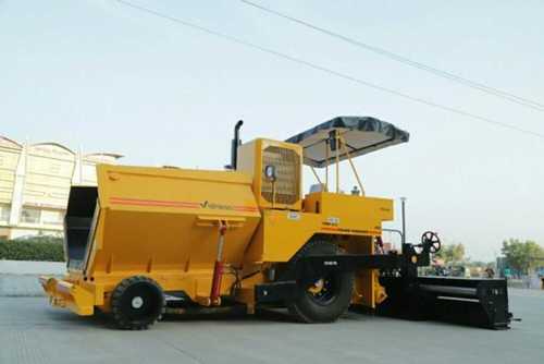 Yellow Wet Mix Paver Finisher Machine With Power Steering 4 Cubic Meter Hopper Capacity