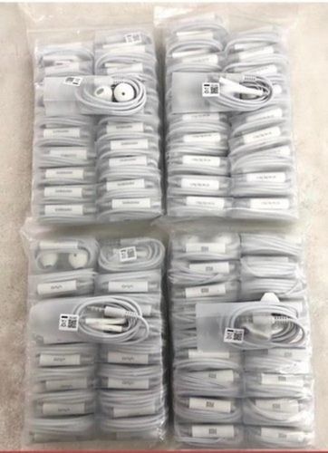 White Wired Rubber Earphone, High Quality Sound With 1M Long Wire And Mike Warranty: 6 Month