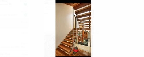 Solid Wood 7.5 Mm Polished Termite Proof Brown Wooden Stairs For Home And Office Use