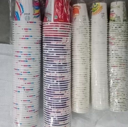 White Disposable Paper Cups Used For Informal Parties For Birthday Parties And Celebrations