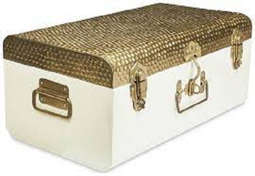 पेंटेड कन्वेंशनल और क्लीन लुक हाई डिज़ाइन सफ़ेद और गोल्डन रंग का स्टील ट्रंक