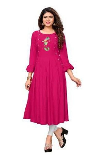 No Fade Ladies Casual 3/4Th Sleeves Round-Neck Pink Cotton Embroidered Kurti