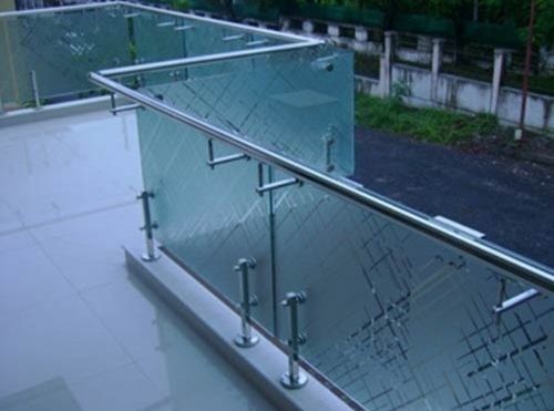बिल्डिंग, डोर, विंडो में इस्तेमाल होने वाला फाइन फिनिशिंग टफेंड ग्लास 