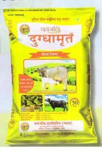 Healthy A-Grade No Smell Powdered Form Cattle Feed Application: Water