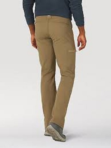 भूरा टिकाऊ और स्ट्रेचेबल कॉटन रैंगलर पुरुषों के लिए आउटडोर परफॉर्मेंस पैंट