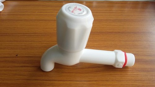 बाथरूम फिटिंग के लिए पीवीसी प्लास्टिक आइवरी और व्हाइट वॉल माउंटेड बिब टैप लॉन्ग बॉडी