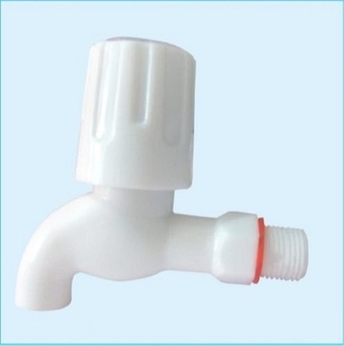 राउंड प्लास्टिक आइवरी और व्हाइट वॉल माउंटेड लॉन्ग बॉडी पीवीसी मोस्को बिब कॉक फॉर होम