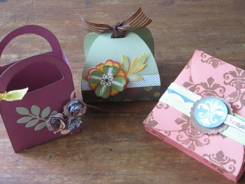 Unique Deign Easy To Cary Decorative Printed Multi Color Gifted Boxes 