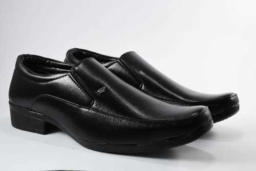 Casual Wear Black Color Slip On Shoes With Leather Materials And Rubber Outsole Heel Size: Low