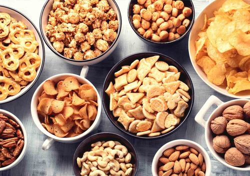 उच्च पौष्टिक मूल्य और स्वाद के साथ चाय के समय के लिए सूखे फल और स्नैक्स