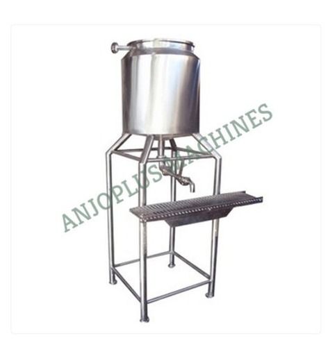  Silver Insulated Filling Tank Used To Store Commodities Such As Ammonia And Liquefied Capacity: 100 Liter/Day