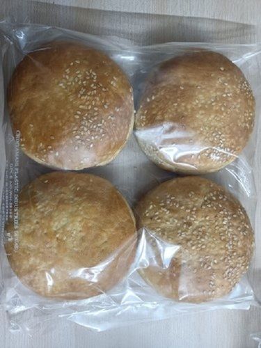 Hygienically Baked Spongy Soft Round Bakery Burger Buns With Sesame Seeds