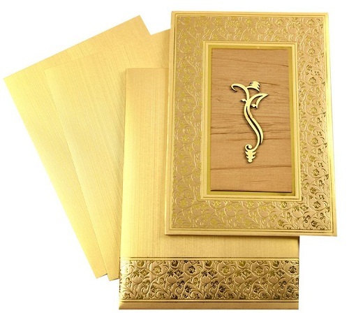 100 प्रतिशत हाथ से बने रंग का गोल्डन डिज़ाइनर वेडिंग कार्ड हल्का वज़न और टिकाऊ