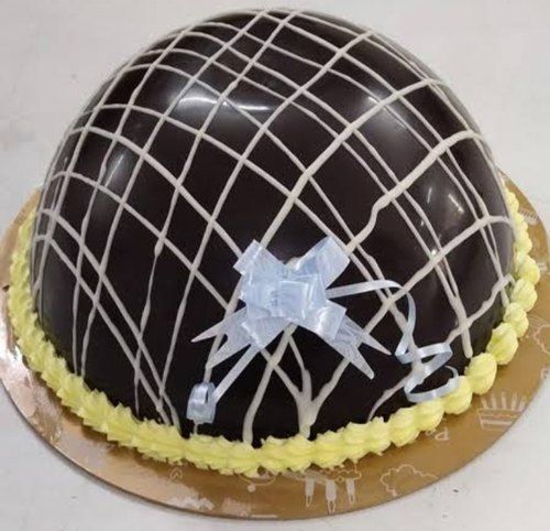  डोम टाइप वेनिला फ्लेवर्ड पिनाटा बर्थडे केक 