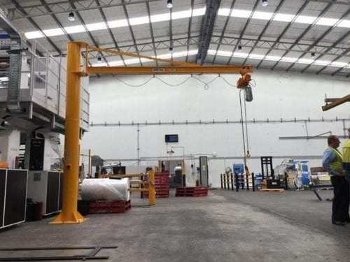 Heavy Duty And Yellow Color Jib Crane For Industrial Uses