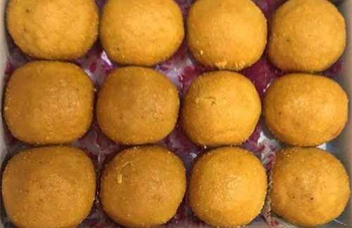 Tasty And Delicious Sweet Taste Surdhenu Besan Ladoo With 1 Kg Box Pack Shelf Life: 6 Days