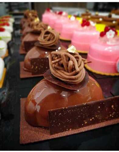Numerous Flavors 100% Fresh And Eggless Chocolate Pastry For Birthday Celebrations 