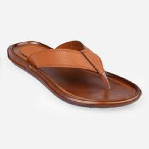 लेदर ब्राउन रंग की पुरुषों की स्लिपर जो उच्च गुणवत्ता वाली सामग्री से बनी हैं और पहनने में आसान हैं