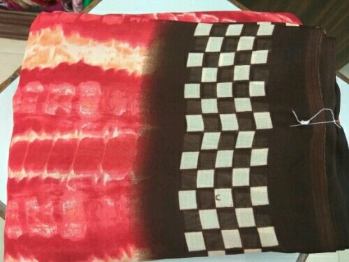 रंगीन महिलाओं के लिए सांस लेने योग्य और आरामदायक दैनिक पहनने वाली रंगीन प्रिंटेड सिल्क साड़ी