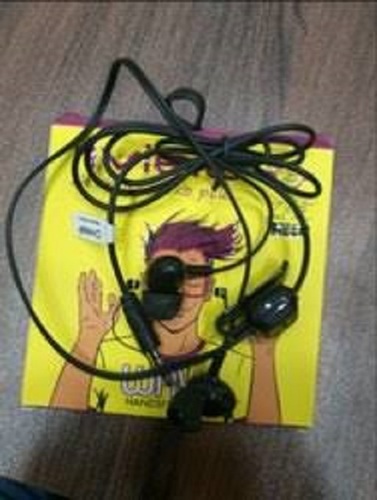 क्रैक रेज़िस्टेंस ले जाने में आसान क्लियर साउंड और काला प्लास्टिक ईयरफ़ोन डिज़ाइन: बार