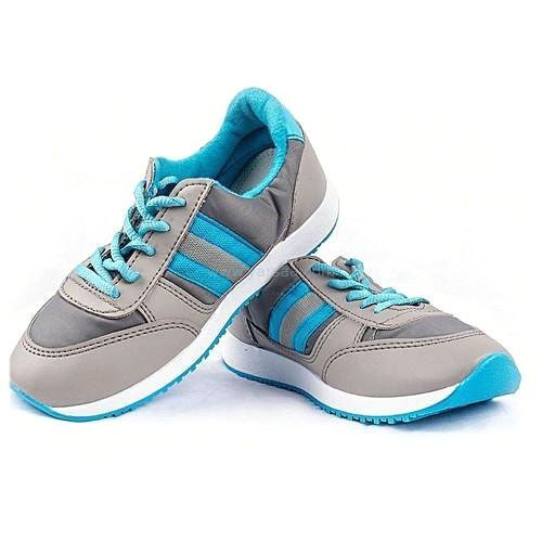 पुरुषों के लिए गर्मियों में सरल स्टाइलिश आरामदायक हल्के वज़न के एंटी स्लिपरी ग्रे और नीले स्पोर्ट्स शूज़