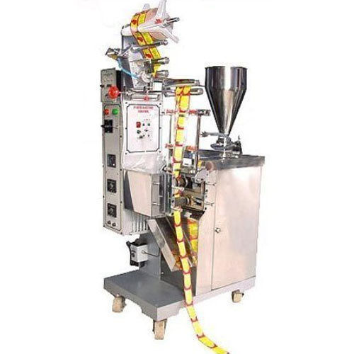 Off White Mild Steel Electric 5Hp Automatic Oil Packaging Machine, Operating Voltage 230 Volts Capacity: 500-1000 Kg/Hr