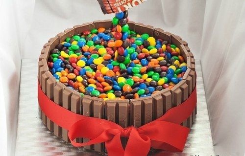 100% Pure Fresh Round Eggless Sweet Chocolate Flavoured Cake For Celebrations