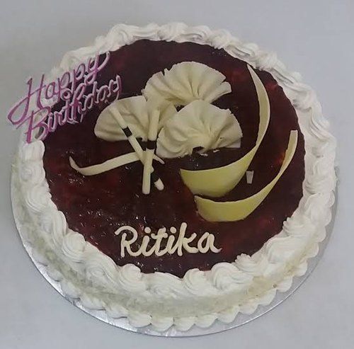 100 % Pure And Fresh White And Brown Chocolate Birthday Cake, Use For Parties Pack Size: 500 G