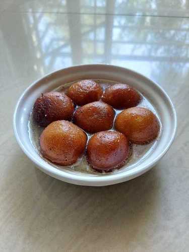 Fresh Brown Medium Size Gulab Jamun Pack Of 1 Kg For All Age Groups Carbohydrate: 198 Grams (G)