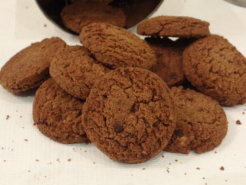 Good Source Of Fibre, Protein, Healthy Vitamins Sweet And Tasty Chocolate Cookies Packaging: Box