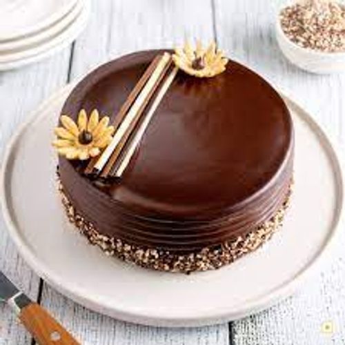 Fresh Delicious Spongy And Soft Texture Sweet Round Chocolate Cake, 500 Grams