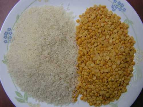  खाना पकाने के उपयोग के लिए पीली स्प्लिटेड तुअर दाल और लंबे दाने वाला बासमती चावल 