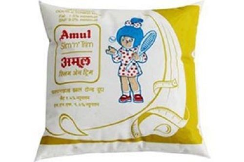 A Grade 100% Pure and Natural White Amul Double Toned Milk, 500ml Pouch Pack