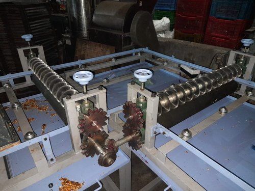 Semi Automatic Stainless Steel Chikki Making Machine, Weight 500 Kg